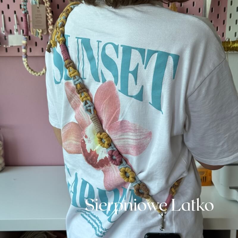 Makramowa smycz do telefonu - wzór w kwiatki - obrazek 10